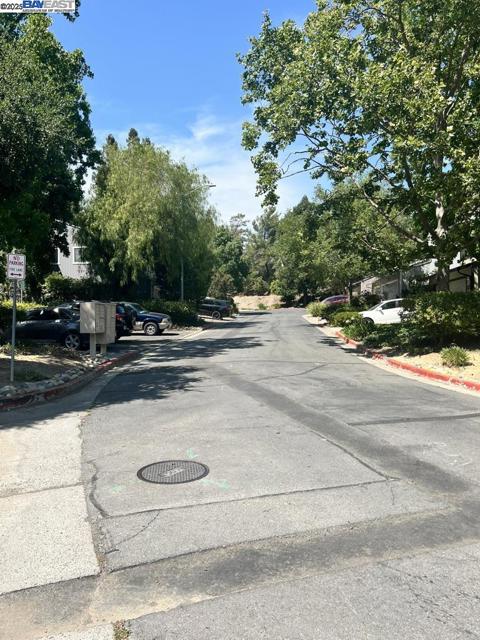 2418 Twinflower Ct, Martinez CA: https://media.crmls.org/mediaz/74731cc0-469c-4f4e-b675-54ecf532eec8.jpg