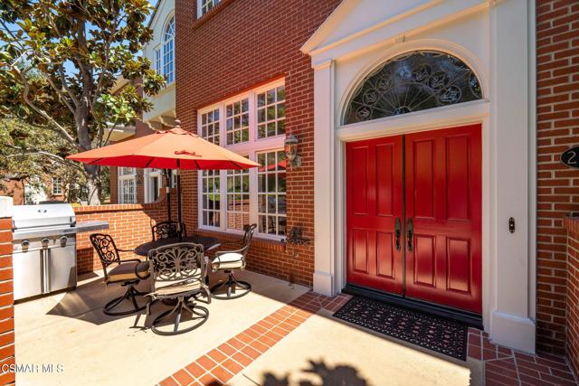 2479 Swanfield Court, Lake Sherwood CA: https://media.crmls.org/mediaz/74734423-76c4-4d78-a672-1a795273504c.jpg