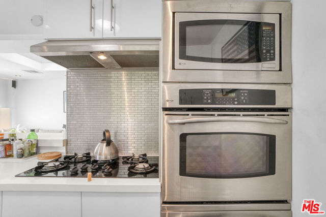8231 De Longpre Avenue, West Hollywood CA: https://media.crmls.org/mediaz/74739e54-bc76-4487-a683-98bd14150c77.jpg