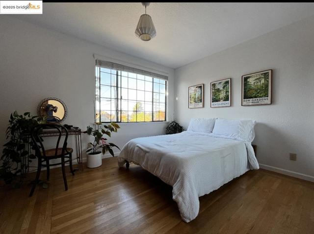 1001 ORDWAY, Albany CA: https://media.crmls.org/mediaz/7473c412-981b-41c7-a244-ad8da23e48a3.jpg