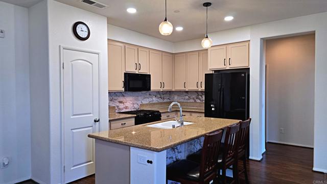 Detail Gallery Image 8 of 43 For 1516 San Borja Street #1,  Chula Vista,  CA 91913 - 2 Beds | 2 Baths