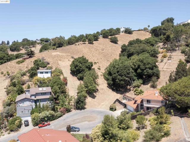 3446 Eureka Ct, Hayward CA: https://media.crmls.org/mediaz/74749a65-15f1-4f2d-afcb-d159f780b297.jpg