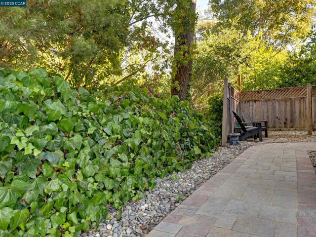 891 Bell Street, Lafayette CA: https://media.crmls.org/mediaz/7474c48e-1f30-4186-a948-41a6586dde4e.jpg