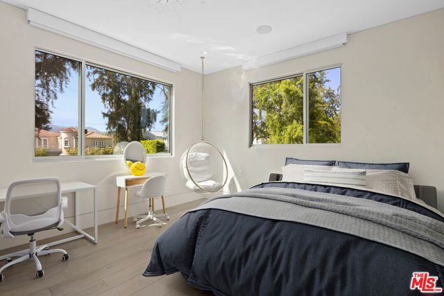 1410 Georgina Avenue, Santa Monica CA: https://media.crmls.org/mediaz/7474f991-8204-4ddc-961d-040f469e1660.jpg