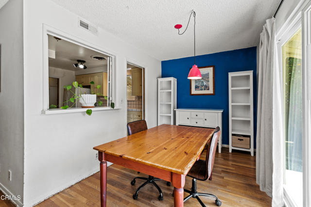6449 Quakertown Avenue, Woodland Hills CA: https://media.crmls.org/mediaz/7475bed4-160b-4347-a7ab-a01e7a0f0269.jpg