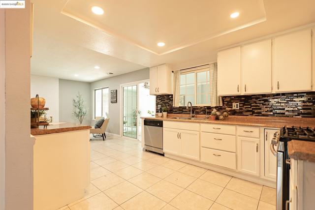 2825 GEORGIA DRIVE, Tracy CA: https://media.crmls.org/mediaz/7475c5c8-30cd-45a8-9682-595bac7c528c.jpg