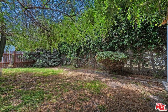 6022 Dauphin Street, Los Angeles CA: https://media.crmls.org/mediaz/7475dbe6-4b38-47a5-b398-526e59783262.jpg