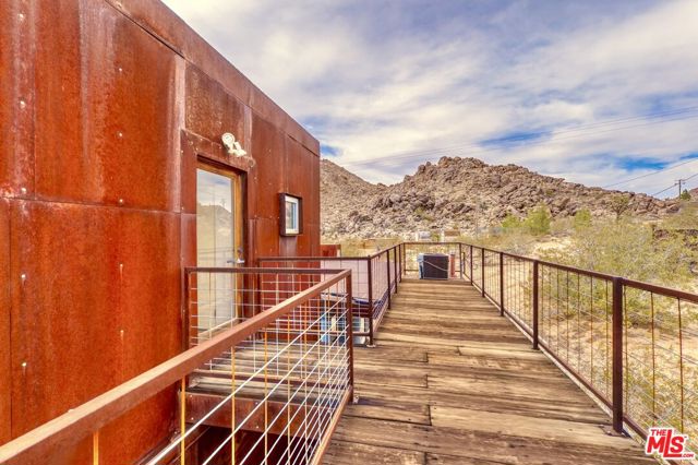 63131 Rocking Chair Road, Joshua Tree CA: https://media.crmls.org/mediaz/7476663e-c998-435d-861e-a23e34e072ab.jpg
