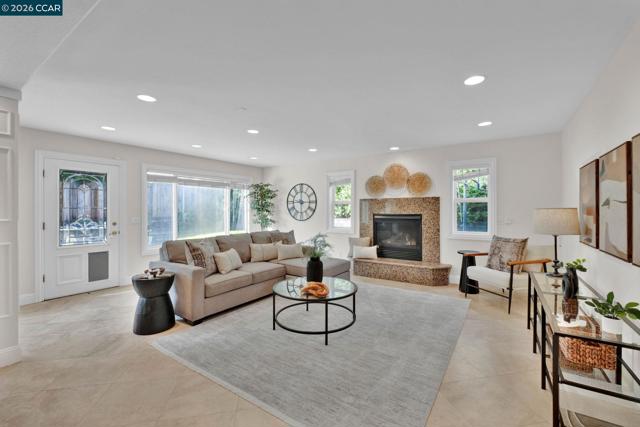 Image 14 of 53 For 367 Mt Washington Way