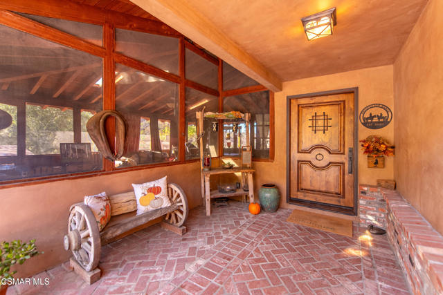 356 E Carlisle Road, Thousand Oaks CA: https://media.crmls.org/mediaz/7476b784-f27a-4ef8-84ad-bb95ac040303.jpg