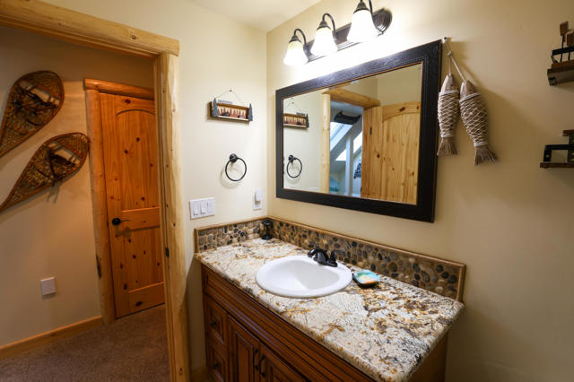 289 Stony Creek Road, Big Bear CA: https://media.crmls.org/mediaz/747810a0-154e-4896-81e8-9d13cf5e3362.jpg