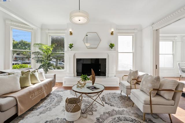 2120 Encinal Ave, Alameda CA: https://media.crmls.org/mediaz/74787477-88c1-4088-b43e-62d1838575fe.jpg