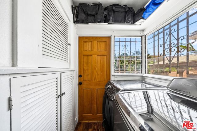 5342 Lemon Grove Avenue, Los Angeles CA: https://media.crmls.org/mediaz/7478a8fc-00cc-4388-b8ac-0b255292f14c.jpg