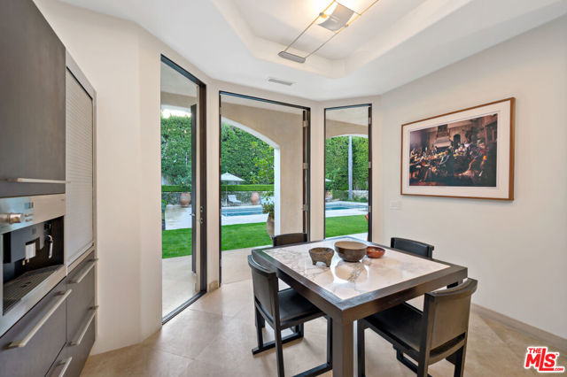 623 N ALTA Drive, Beverly Hills CA: https://media.crmls.org/mediaz/747913d6-576f-4a7c-9201-3ddb9528cf89.jpg
