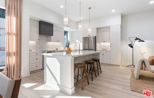 1320 W Cannon Drive, Los Angeles CA: https://media.crmls.org/mediaz/74794ef3-8bae-4e71-a2da-5cf8dd784c88.jpg