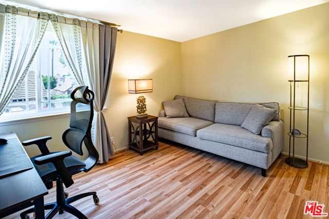 27003 Rio Prado Drive, Valencia CA: https://media.crmls.org/mediaz/7479b1e0-434f-4d27-8bdd-950de5918afa.jpg
