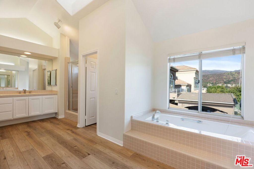 747a2ebd D246 47e8 A45f F3e1da0f86cb