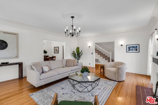 1709 Buckingham Road, Los Angeles CA: https://media.crmls.org/mediaz/747a48e5-72d7-48ac-af75-024e698918ef.jpg