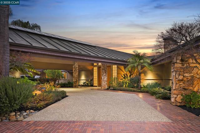 21 Deer Oaks Ct, Pleasanton CA: https://media.crmls.org/mediaz/747a97a5-d147-4cec-8892-1d9c0683c94e.jpg