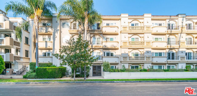 118 S Clark Drive, West Hollywood CA: https://media.crmls.org/mediaz/747ab329-f9ca-4bdb-9465-41e569e4f67d.jpg