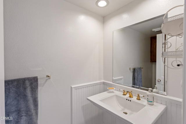 6861 Aviano Drive, Camarillo CA: https://media.crmls.org/mediaz/747ac4c0-96a1-4800-8ff7-284e5c546354.jpg
