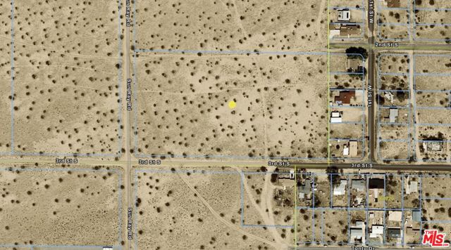 64796 3rd Street, Joshua Tree CA: https://media.crmls.org/mediaz/747af07e-ad3f-4ae3-a210-9c9d370d33e9.jpg