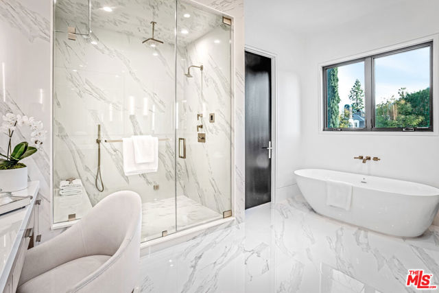 17228 Otsego Street, Encino CA: https://media.crmls.org/mediaz/747b1e80-b106-4e01-86ca-fa987bb3bd15.jpg