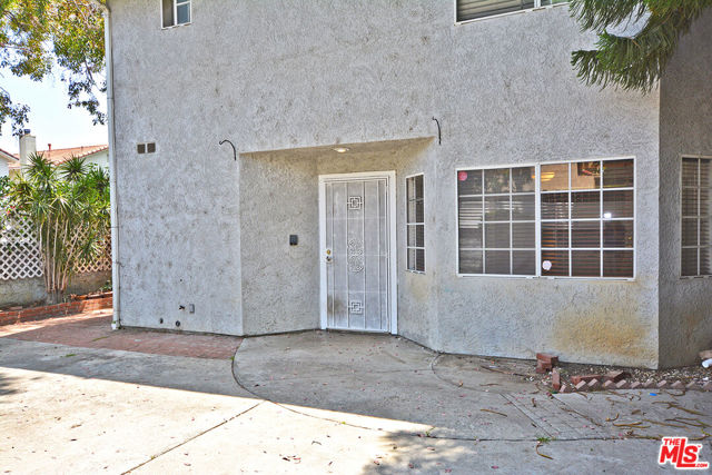 18989 GAULT Street photo 4