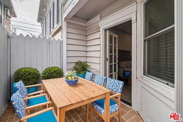 2622 2nd Street, Santa Monica CA: https://media.crmls.org/mediaz/747bfe21-2165-4b85-b9fd-9f73b82cb6aa.jpg