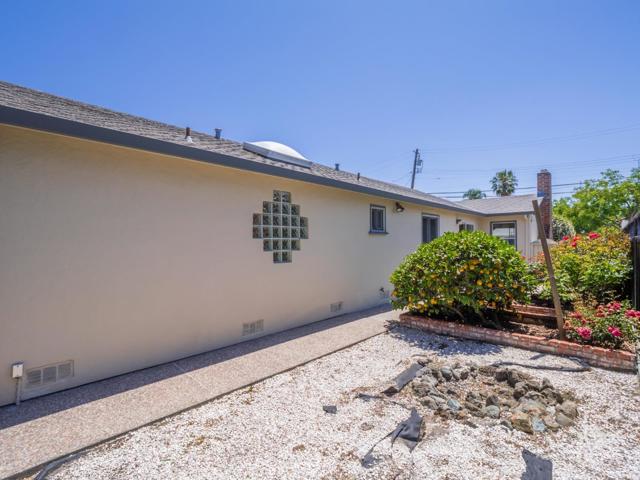 739 Quartz Street, Redwood City CA: https://media.crmls.org/mediaz/747c3450-f7f5-4212-9e79-a6191c4e8aff.jpg