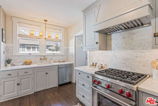 601 S Hudson Avenue, Pasadena CA: https://media.crmls.org/mediaz/747ce388-c13e-42f3-8e54-5fce34ab6b7e.jpg