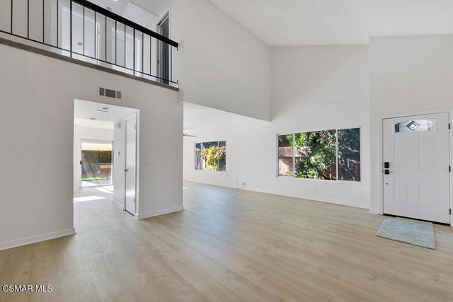 170 Spanish Moss Place, Camarillo CA: https://media.crmls.org/mediaz/747d104c-cdbf-43c5-b47a-5ef73c66d81a.jpg