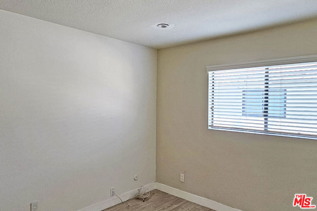 18130 Oxnard Street, Tarzana CA: https://media.crmls.org/mediaz/747d6627-fde4-4bae-914a-14419f2d3de8.jpg