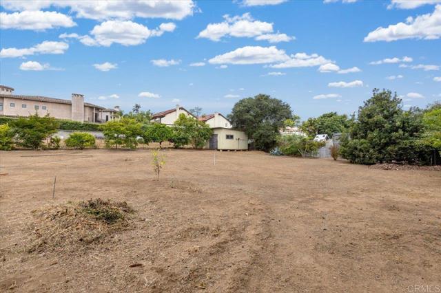 334 Date Avenue, Carlsbad CA: https://media.crmls.org/mediaz/747d8237-2136-4b96-8866-7bcf2ce5516b.jpg