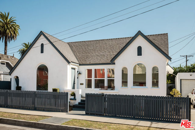 4438 W 28th Street, Los Angeles CA: https://media.crmls.org/mediaz/747dad2e-714d-4c9b-9d2c-389b68dd0e6f.jpg