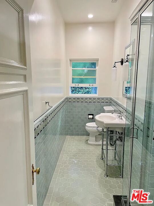 https://media.crmls.org/mediaz/747e2bc1-b6e6-42ca-8b47-182ada14a8ef.jpg?preset=X-Large