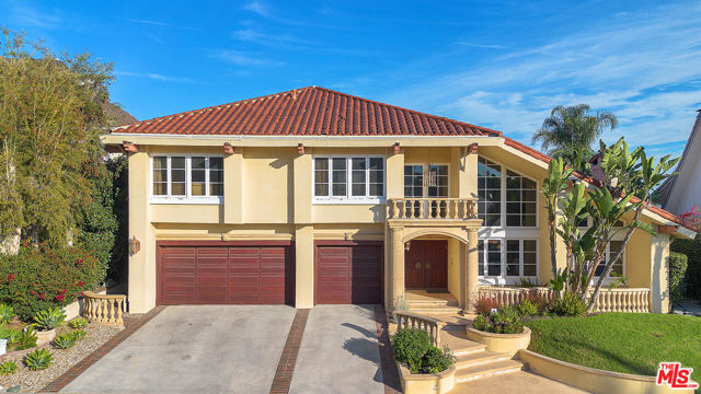 6024 Woodland View Drive, Woodland Hills CA: https://media.crmls.org/mediaz/747e53d1-cc44-468d-bc9a-1bb99f41f5ea.jpg