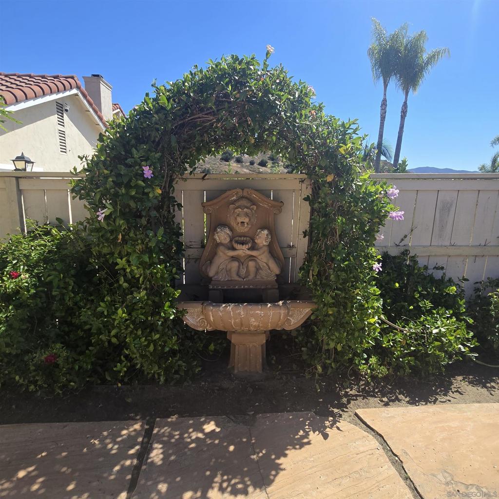 https://media.crmls.org/mediaz/747f7436-f07e-4dda-99e9-01d73c640de1.jpg?preset=X-Large