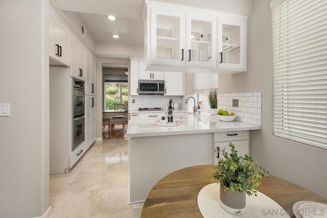 11078 Caminito Alegra, San Diego CA: https://media.crmls.org/mediaz/7480996f-2d60-431d-b180-1bd0234c3e5c.jpg