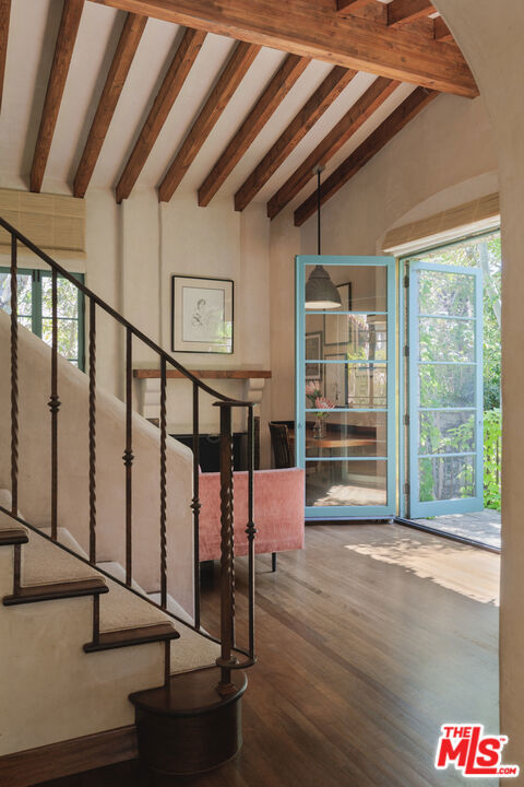 350 N Cliffwood Avenue, Los Angeles CA: https://media.crmls.org/mediaz/74812e63-af86-4e90-b855-48455e419a44.jpg