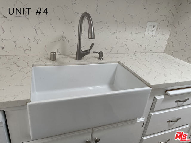 938 20th Street, Santa Monica CA: https://media.crmls.org/mediaz/748161ba-d4dd-4e15-9423-8ec5a55d952e.jpg