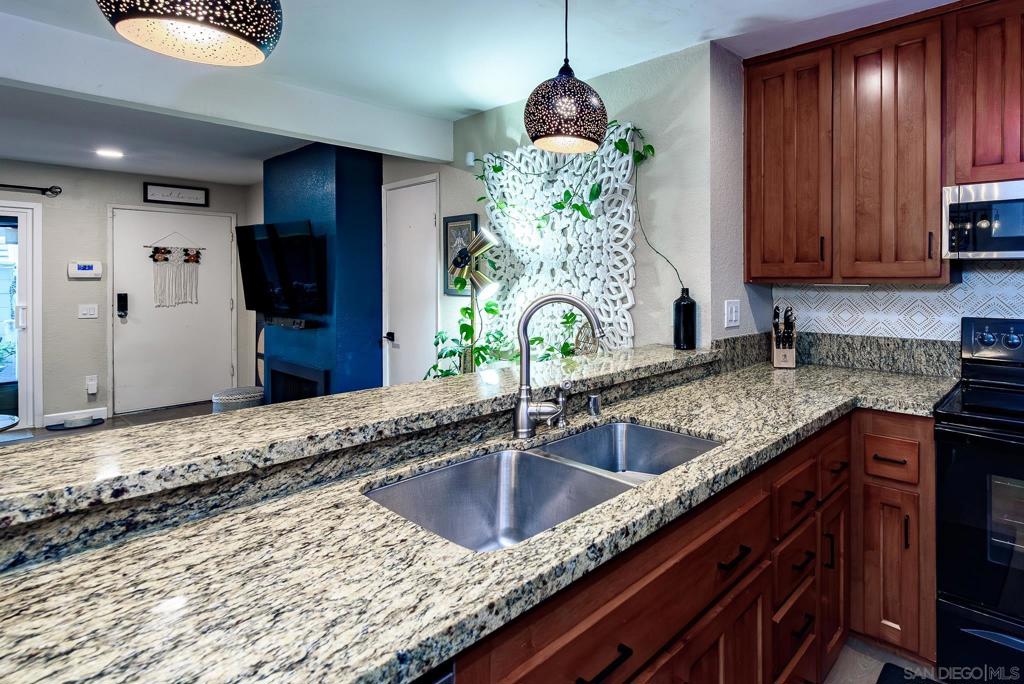 9149 Village Glen - photo 8