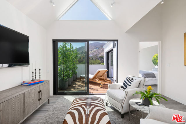 31866 Seafield Drive, Malibu CA: https://media.crmls.org/mediaz/7481d731-6dee-4d4a-96fa-260578a85ebc.jpg