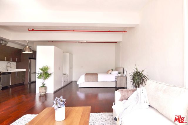 849 S Broadway, Los Angeles CA: https://media.crmls.org/mediaz/74822fd8-49c7-494b-8cdc-489cac15f2f1.jpg