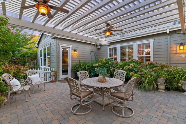 3168 Bay Meadows Ct, Livermore CA: https://media.crmls.org/mediaz/7482a25d-ffa1-46df-a181-575381a39917.jpg