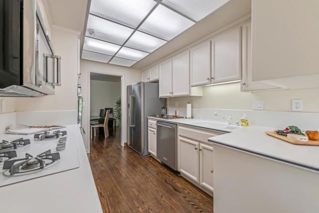 700 Sand Hill Circle, Menlo Park CA: https://media.crmls.org/mediaz/7482b87d-4b38-49b4-9a05-69e21ed428e4.jpg