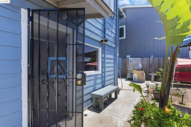2029 E 22nd St, Oakland CA: https://media.crmls.org/mediaz/7482db63-0629-4930-b2d5-5a7dc6b55336.jpg