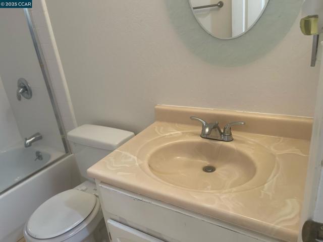 1140 Detroit Avenue, Concord CA: https://media.crmls.org/mediaz/7482dc36-7f79-4c25-bdda-ba1da457efbd.jpg