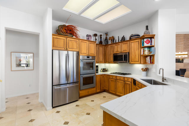 78210 Gray Hawk Drive, Palm Desert CA: https://media.crmls.org/mediaz/7482dc4c-cd6a-45c5-a9e1-7b37d2a755b4.jpg