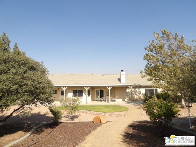 6950 Oak View Court, Oak Hills CA: https://media.crmls.org/mediaz/74836f45-7822-4889-9fe7-774db6f314c2.jpg